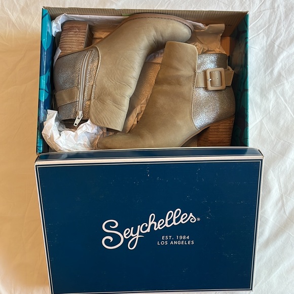 Seychelles “Pounce” Sparkly Gray Leather Booties. Worn one time indoors only. - Picture 6 of 14